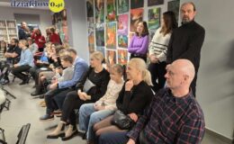 „Wędrując leśnymi ścieżkami” – wystawa prac młodych artystów w MBP