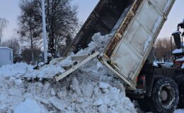 Akcja wywożenia śniegu z miasta 