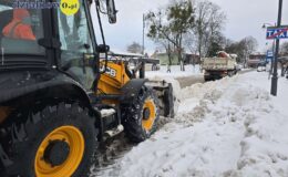 Akcja wywożenia śniegu z miasta 