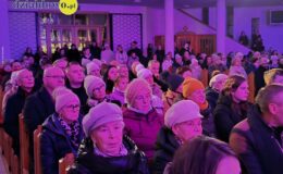 Chór „Our Voice” i „Chamber Orchestra” śpiewająco powitali Nowy Rok