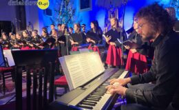 Chór „Our Voice” i „Chamber Orchestra” śpiewająco powitali Nowy Rok