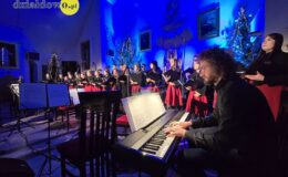 Chór „Our Voice” i „Chamber Orchestra” śpiewająco powitali Nowy Rok