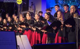 Chór „Our Voice” i „Chamber Orchestra” śpiewająco powitali Nowy Rok