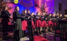 Chór „Our Voice” i „Chamber Orchestra” śpiewająco powitali Nowy Rok
