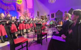 Chór „Our Voice” i „Chamber Orchestra” śpiewająco powitali Nowy Rok