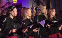 Chór „Our Voice” i „Chamber Orchestra” śpiewająco powitali Nowy Rok