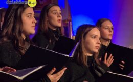Chór „Our Voice” i „Chamber Orchestra” śpiewająco powitali Nowy Rok