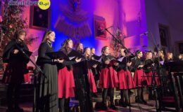 Chór „Our Voice” i „Chamber Orchestra” śpiewająco powitali Nowy Rok