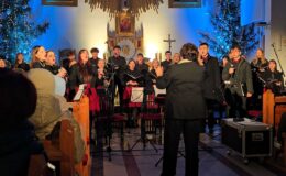 Chór „Our Voice” i „Chamber Orchestra” śpiewająco powitali Nowy Rok