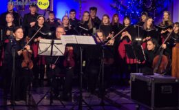 Chór „Our Voice” i „Chamber Orchestra” śpiewająco powitali Nowy Rok