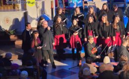 Chór „Our Voice” i „Chamber Orchestra” śpiewająco powitali Nowy Rok