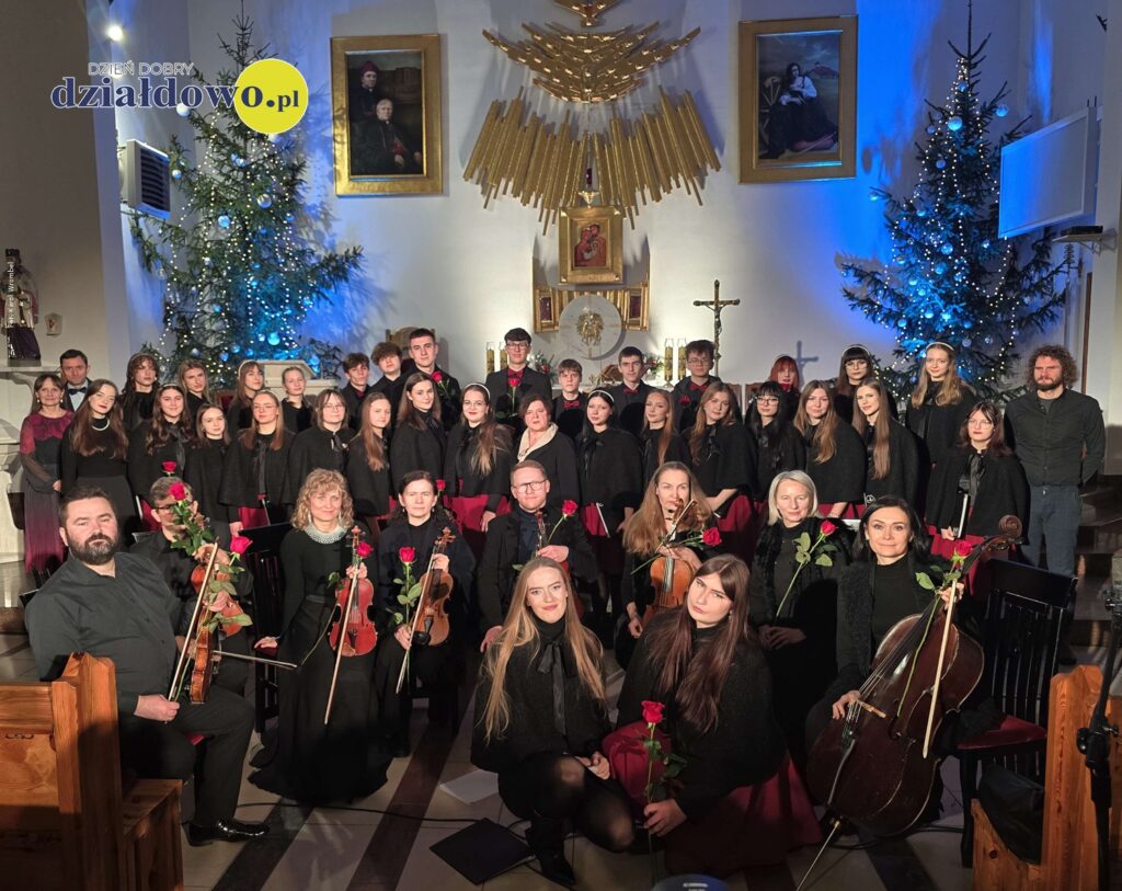 chór "Our Voice" i "Chamber Orchestra"