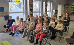 „Ślimakiem po Działdowie” – promocja kolorowanki w bibliotece