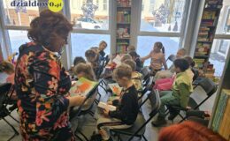 „Ślimakiem po Działdowie” – promocja kolorowanki w bibliotece