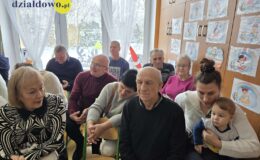 „Pszczółki” złożyły życzenia swoim babciom i dziadkom