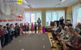 „Pszczółki” złożyły życzenia swoim babciom i dziadkom