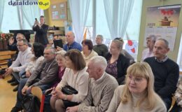 „Pszczółki” złożyły życzenia swoim babciom i dziadkom