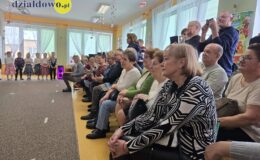 „Pszczółki” złożyły życzenia swoim babciom i dziadkom