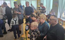 „Pszczółki” złożyły życzenia swoim babciom i dziadkom