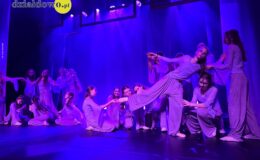 „Tajemniczy ogród”. Widowisko w wykonaniu grup artystycznych MDK (zdjęcia z przedstawienia i próby)