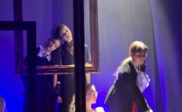 „Tajemniczy ogród”. Widowisko w wykonaniu grup artystycznych MDK (zdjęcia z przedstawienia i próby)