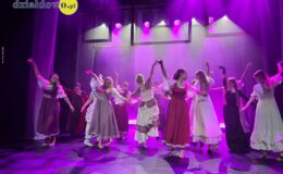 „Tajemniczy ogród”. Widowisko w wykonaniu grup artystycznych MDK (zdjęcia z przedstawienia i próby)