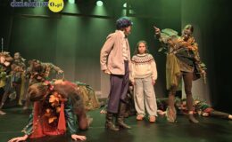 „Tajemniczy ogród”. Widowisko w wykonaniu grup artystycznych MDK (zdjęcia z przedstawienia i próby)