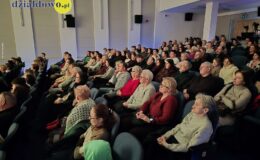„Tajemniczy ogród”. Widowisko w wykonaniu grup artystycznych MDK (zdjęcia z przedstawienia i próby)