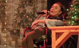 „Maleńka miłość” – przedstawienie w wykonaniu Zespołu teatralno-muzyczny Warsztatów Terapii Zajęciowej 