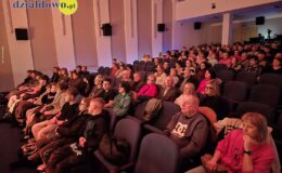 „Maleńka miłość” – przedstawienie w wykonaniu Zespołu teatralno-muzyczny Warsztatów Terapii Zajęciowej 