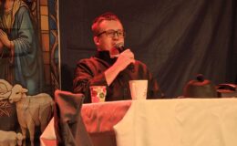 „Maleńka miłość” – przedstawienie w wykonaniu Zespołu teatralno-muzyczny Warsztatów Terapii Zajęciowej 