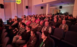 „Maleńka miłość” – przedstawienie w wykonaniu Zespołu teatralno-muzyczny Warsztatów Terapii Zajęciowej 