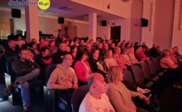 „Maleńka miłość” – przedstawienie w wykonaniu Zespołu teatralno-muzyczny Warsztatów Terapii Zajęciowej 