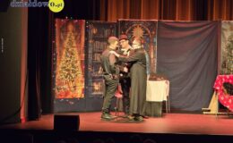 „Maleńka miłość” – przedstawienie w wykonaniu Zespołu teatralno-muzyczny Warsztatów Terapii Zajęciowej 