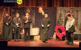 „Maleńka miłość” – przedstawienie w wykonaniu Zespołu teatralno-muzyczny Warsztatów Terapii Zajęciowej 