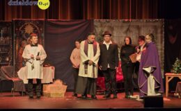 „Maleńka miłość” – przedstawienie w wykonaniu Zespołu teatralno-muzyczny Warsztatów Terapii Zajęciowej 
