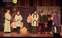 „Maleńka miłość” – przedstawienie w wykonaniu Zespołu teatralno-muzyczny Warsztatów Terapii Zajęciowej 
