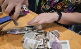 Finał Wielkiej Orkiestry Świątecznej Pomocy w Działdowie. Historyczna licytacja – pierwsza kąpiel w nowym basenie za 17 tys. zł