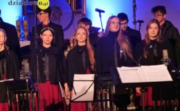 Chór „Our Voice” i „Chamber Orchestra” śpiewająco powitali Nowy Rok