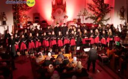 Chór „Our Voice” i „Chamber Orchestra” śpiewająco powitali Nowy Rok