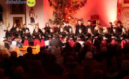 Chór „Our Voice” i „Chamber Orchestra” śpiewająco powitali Nowy Rok