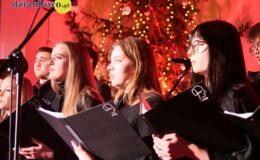 Chór „Our Voice” i „Chamber Orchestra” śpiewająco powitali Nowy Rok