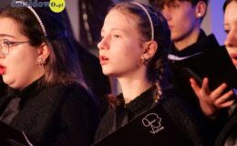 Chór „Our Voice” i „Chamber Orchestra” śpiewająco powitali Nowy Rok