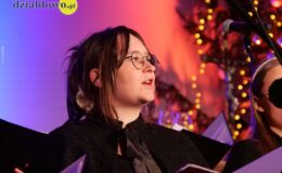 Chór „Our Voice” i „Chamber Orchestra” śpiewająco powitali Nowy Rok