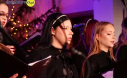 Chór „Our Voice” i „Chamber Orchestra” śpiewająco powitali Nowy Rok