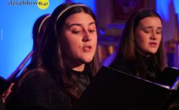 Chór „Our Voice” i „Chamber Orchestra” śpiewająco powitali Nowy Rok