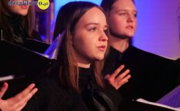 Chór „Our Voice” i „Chamber Orchestra” śpiewająco powitali Nowy Rok