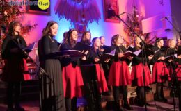 Chór „Our Voice” i „Chamber Orchestra” śpiewająco powitali Nowy Rok