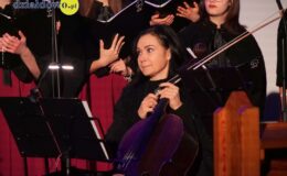 Chór „Our Voice” i „Chamber Orchestra” śpiewająco powitali Nowy Rok