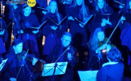 Chór „Our Voice” i „Chamber Orchestra” śpiewająco powitali Nowy Rok